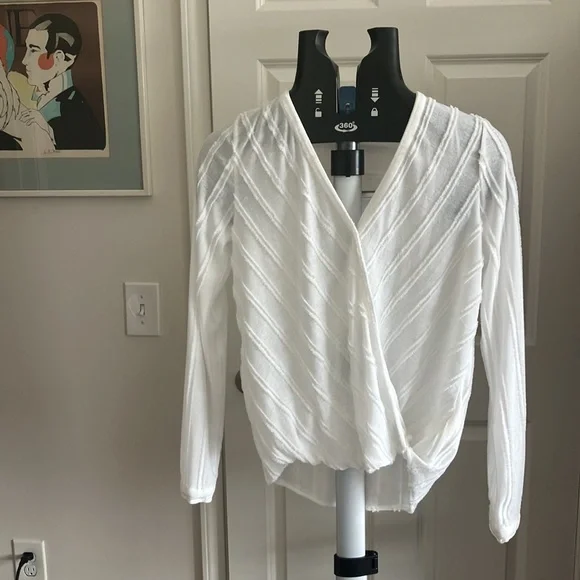 SOLD Mauve by Anthropologie XS white Faux Wrap blouse gauze like top beach vibes - Picture 3 of 9